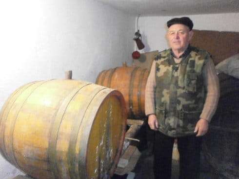 Jevta Jevtic pored praznih burica