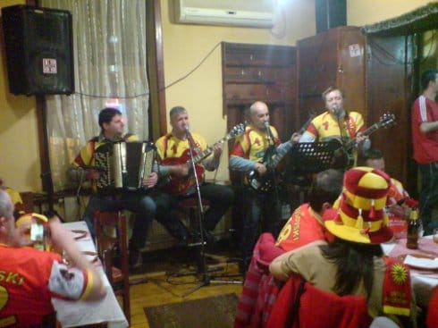 Makedonci burno proslavili pobedu - FOTO i VIDEO 2 makedonci slave