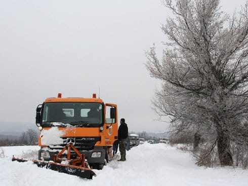 Potrebna pomoć Pirotskom okrugu 19 Bager cisti sneg