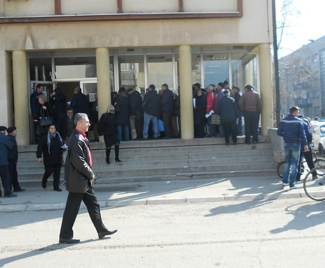 Gužve ispred leskovačkog Fonda zdravstva 17 Fond zdravstva guzva mala 3