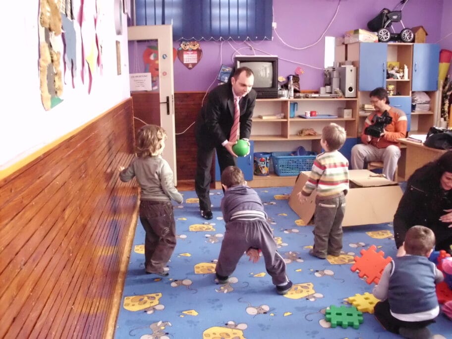 Igračke za prokupački vrtić 9 ARSOVIC SA MALISANIMA U OBDANISTU