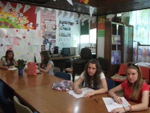 Deca prave razglednicu zavičaja u niškoj biblioteci 17 biblioteka zavicaj