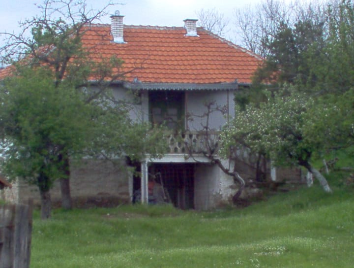 KUCA D SUTANOVCA U TULARU