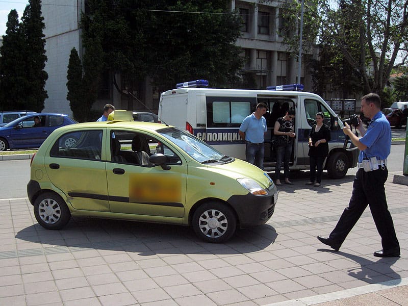 udes ispred pozorista nis