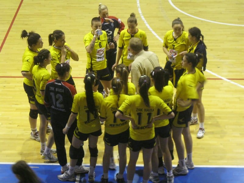 Naisa u polufinalu Kupa 1 naisa 2012