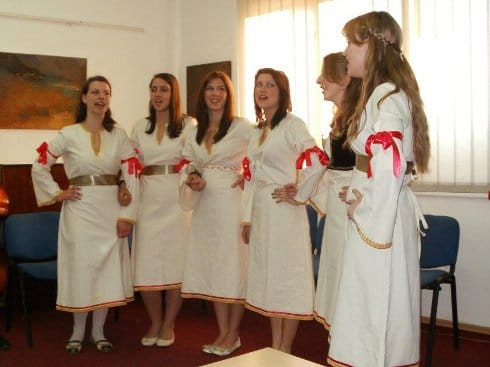 "Naša čaršija na malečku stoličku sedi…" 11 vlasotince mala stolica