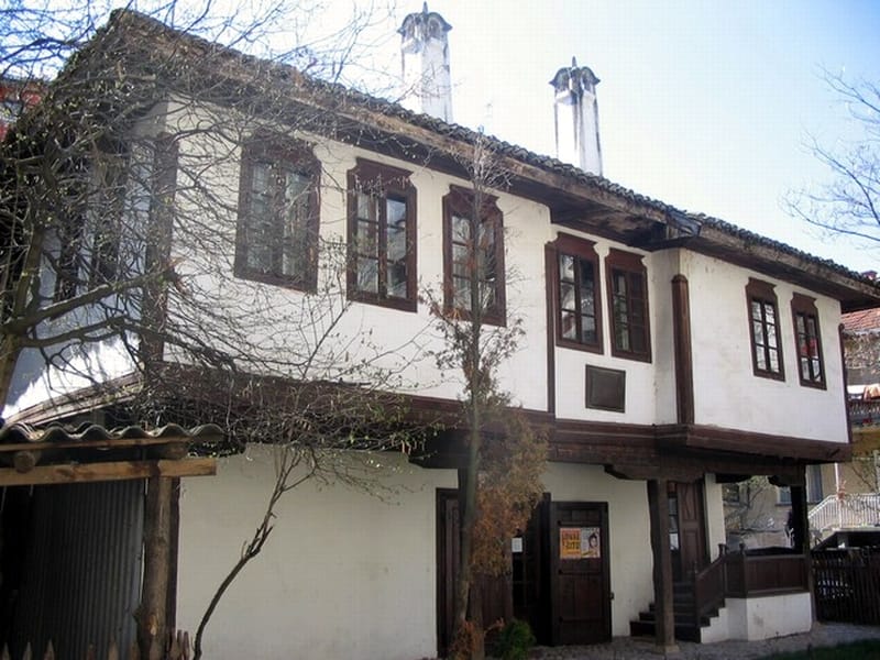 Vek Narodne biblioteke u Vlasotincu 12 Narodna biblioteka Vlasotince pre pozara 2