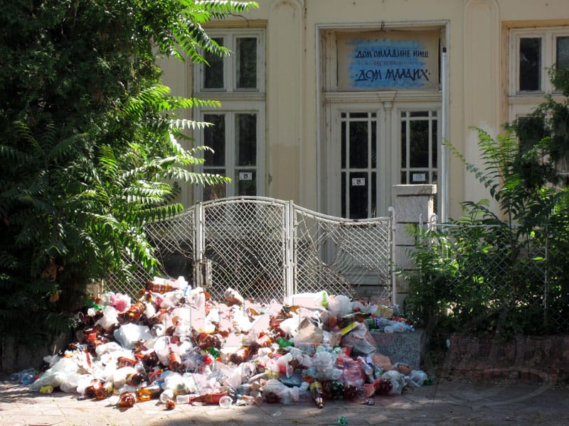 oficirski dom opet djubre