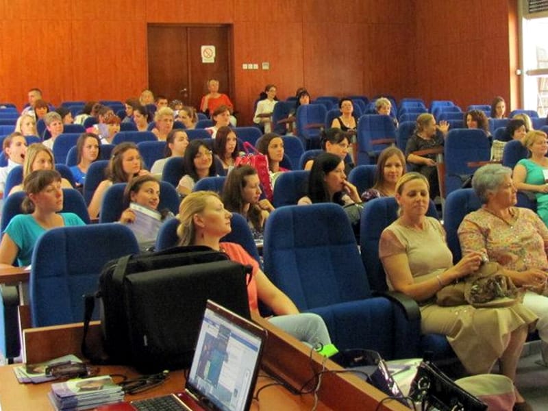 Mobilna ucionica internet vestina u Leskovcu JUZNE VESTI