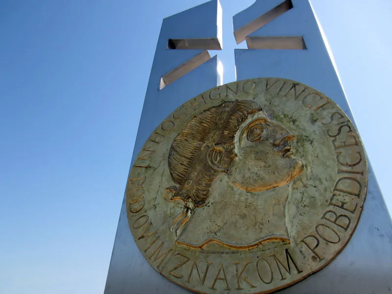 Na "spornom" spomeniku nedostaju Š i Ć 10 Spomenik 1700 godina