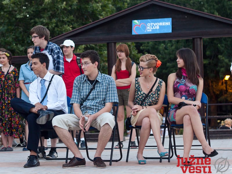 Otvoreni klub izveo predstavu "Porodica Žrtvić" 1 Otvoreni klub 13