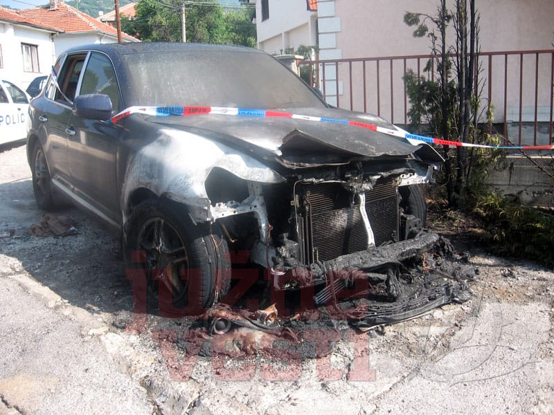 izgoreo dzip u Vranju