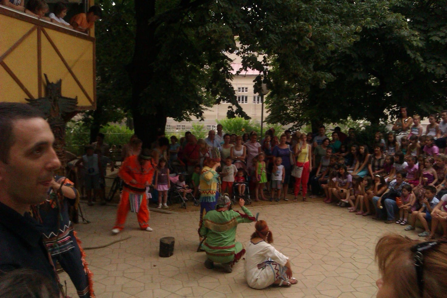 Glumci igrali pod vedrim nebom 1 Predstava