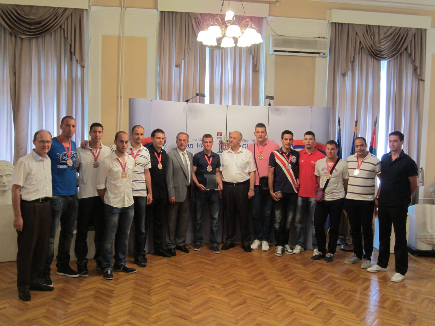 Niški odbojkaši na prijemu u Gradskoj kući 1 IMG 1957