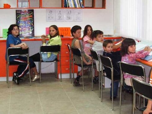 Deca prave animirane filmove 2 kolonija filma