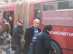 autobus crveni jgpnis