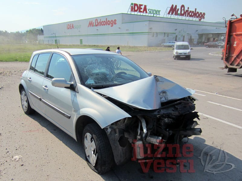 Udes na kružnom toku kod Brikolaža 20 udes1