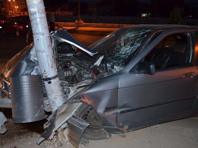 Kolima udario banderu kod Tvrđave 18 saobracajna nezgoda kod teniskih terena