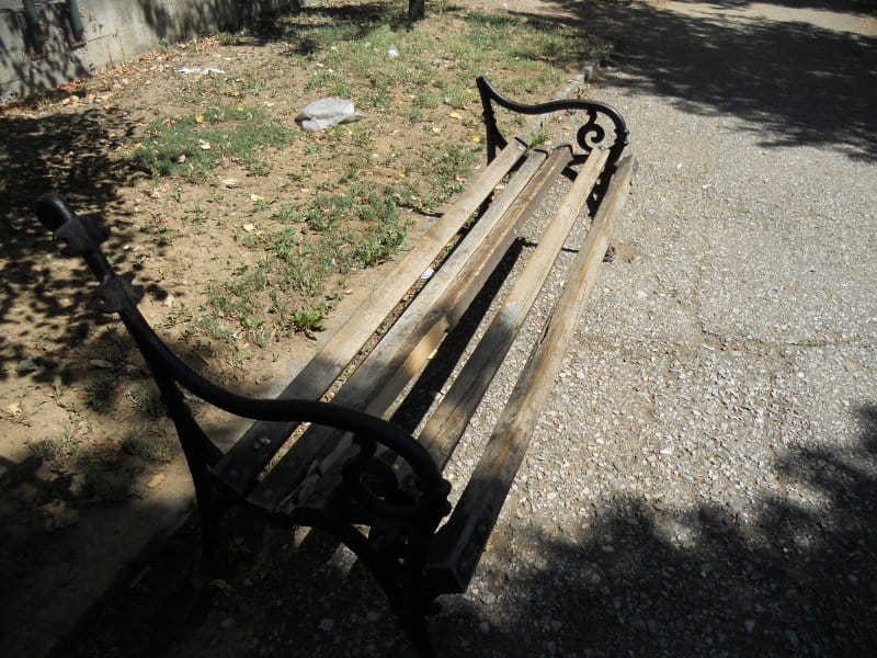 Prokuplje: vandali uništavaju parkove 13 klupe prokuplje