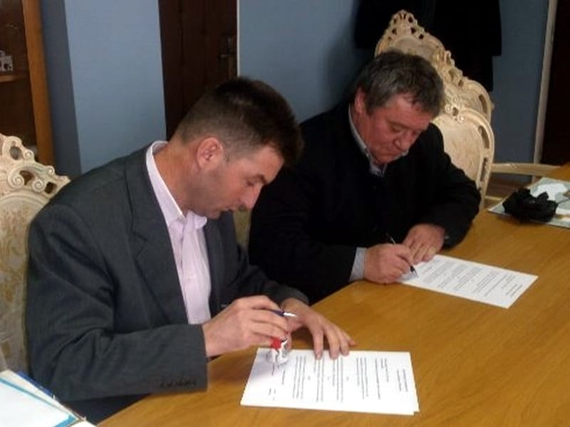 490x370 potpisivanje ugovora