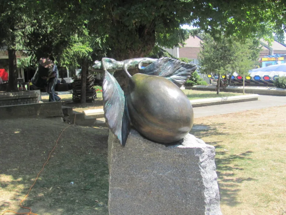 Blace: statua i fontana u čast šljive 11 IMG 4052