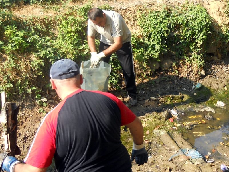 I predsednik opštine čisti Kuršumliju 5 Kursumlija ciscenje JUZNE VESTI