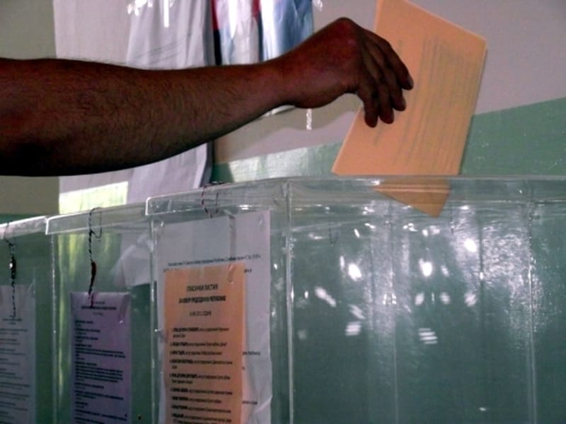 Zukorlićevi tuže Blace 20 490x370 JUZNE VESTI Izbori 2012 foto Aleksandar Kostic