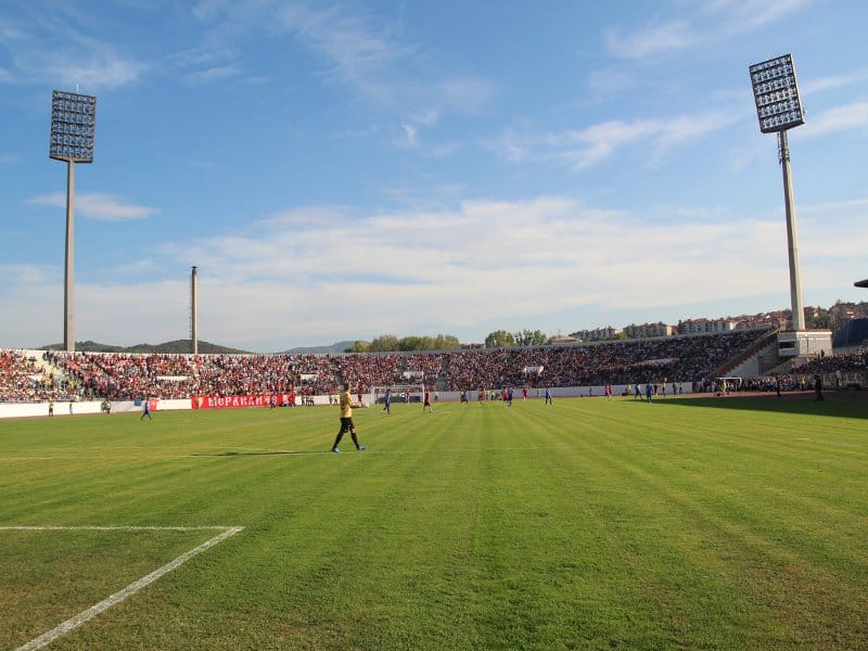 stadion cair reflektori