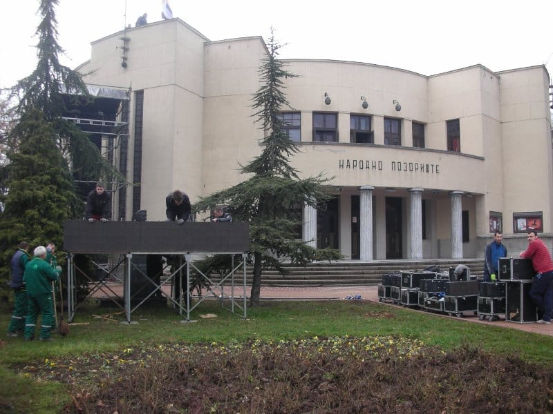 Poslednje pripreme za početak proslave 1 Untitled