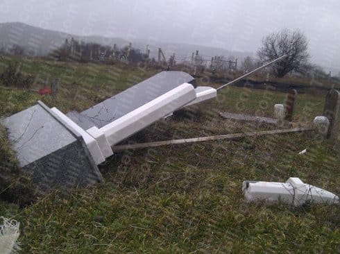 oskrnavljen spoemnik