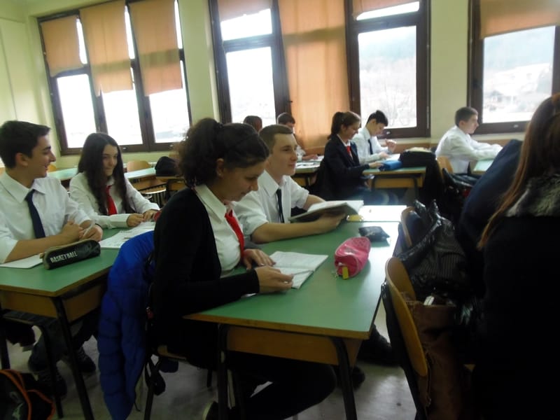 DIMITROVGRAD08 odeljenje I 2 u uniformama