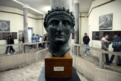 Ime "Konstantin" i bifteku i areni 10 Konstantinova glava