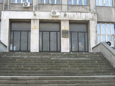 Novi dekan i rukovodstvo Pravnog fakulteta 5 800px Pravno ekonomski fakultet Nis