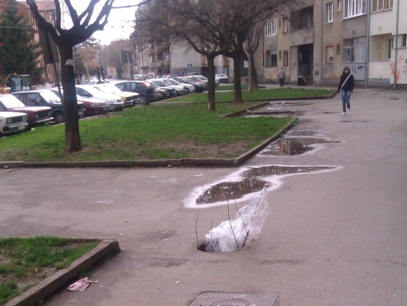 Vlasnik odgovoran ako neko upadne u šaht 19 Untitled