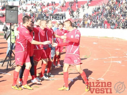 radnicki tim protiv zvezde