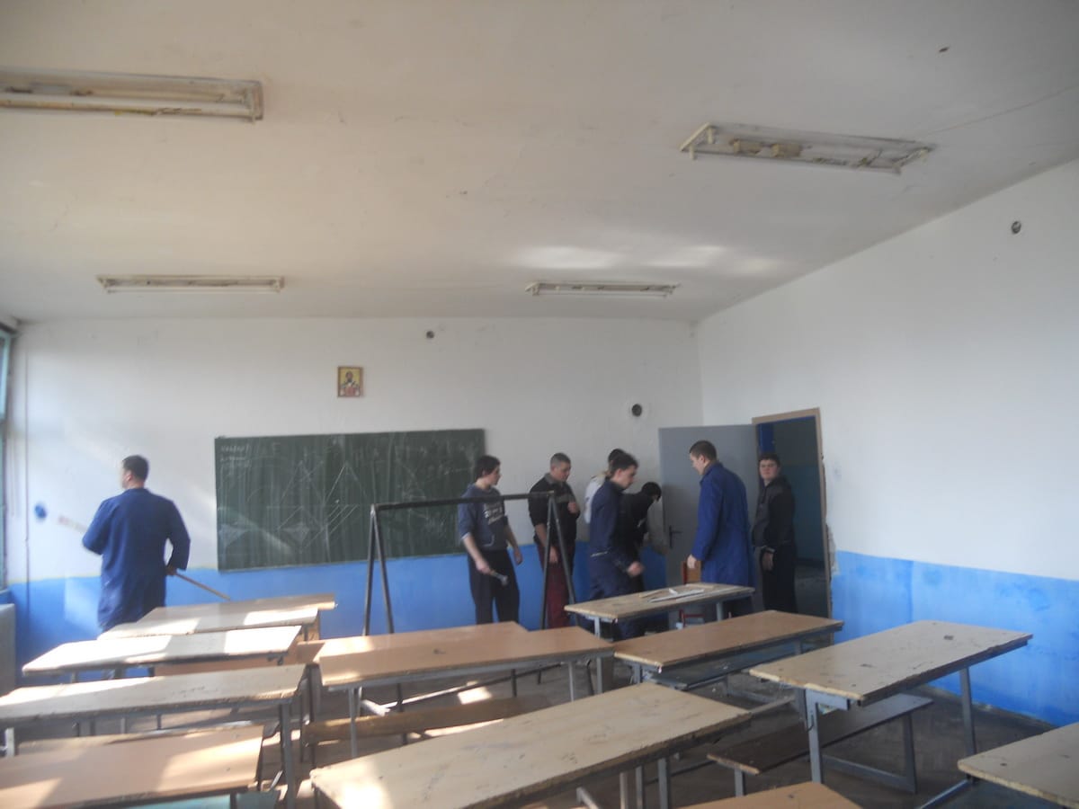 ucenici i radnici uredjuju skolu