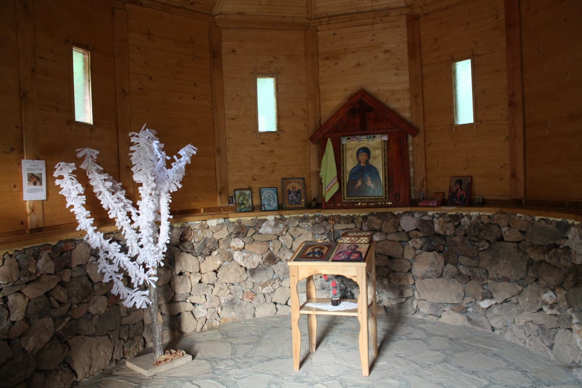 crkviste sa drvetom resize