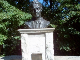 PROKUPLJE spomen bista rade drainca u prokuplju na brdu hisar