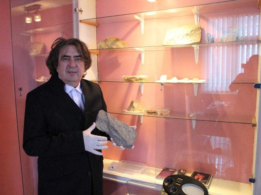 Pronašao kamen koji proizvodi struju 5 spiric