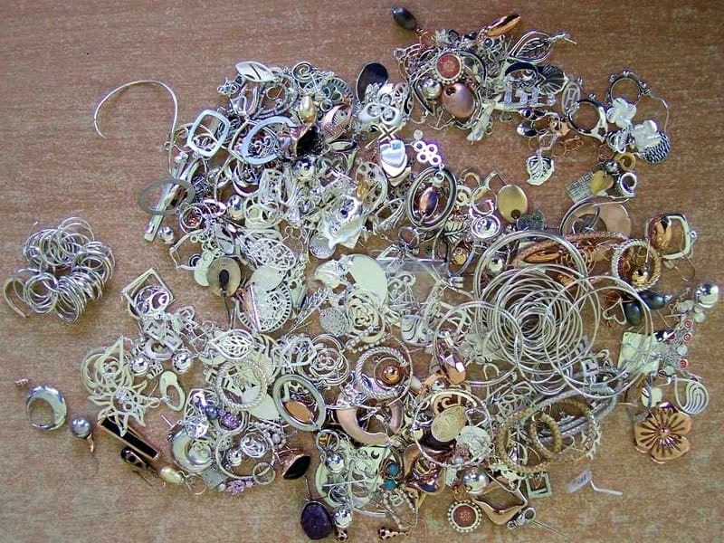 Zaplenjeno 7 kilograma srebra na Gradini 7 srebrni nakit Gradina 17 04 2013