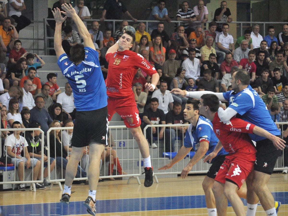 Železničar iznad "zone ispadanja" 1 zelja zvezda