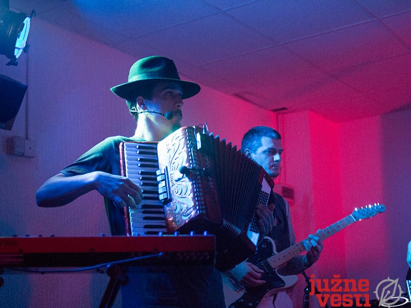 Neozbiljni Pesimisti 6