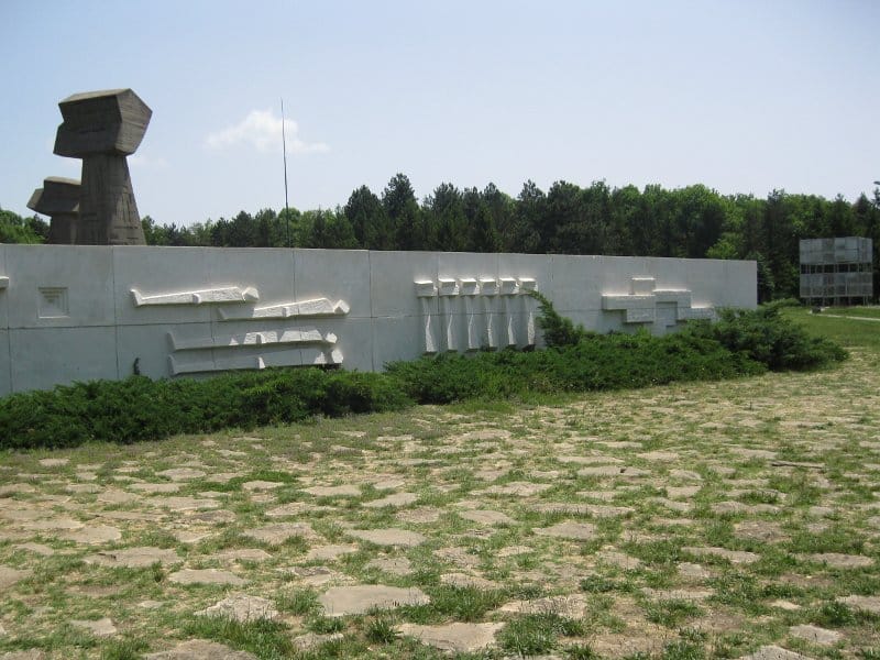 bubanj spomenik ocisceno