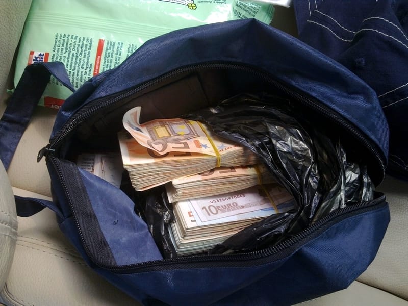 Zaplenjen novac na Gradini 5 devizni prekrsaj