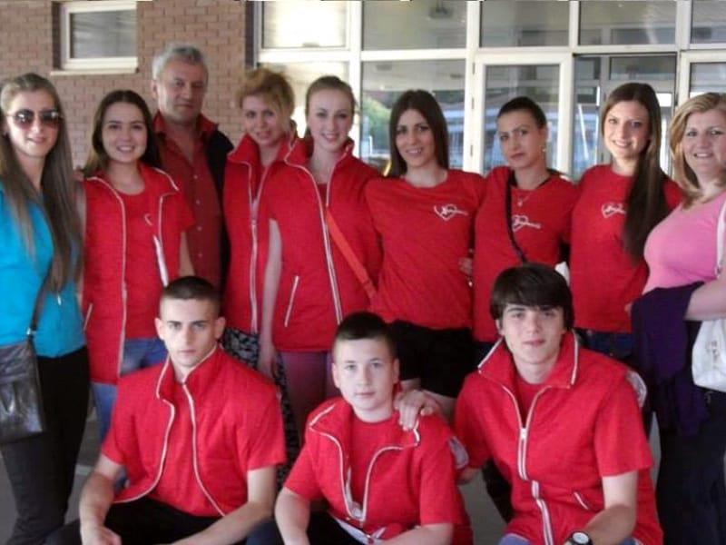 Uspeh učenika Medicinske škole 13 PROKUPLJE slika grupno ucenici skole koji su osvojili nagrade