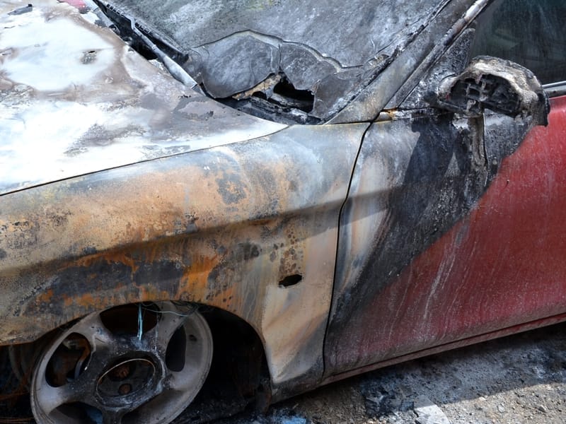 Izgoreo auto na Bulevaru Nemanjića 13 pozar auto