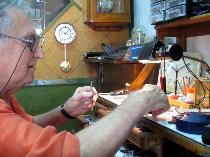 Časovničarska radnja koja odoleva vremenu 1 Naslovna casovnicar