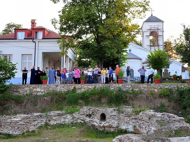 RIMSKE TERME U DVORISTU CRKVE