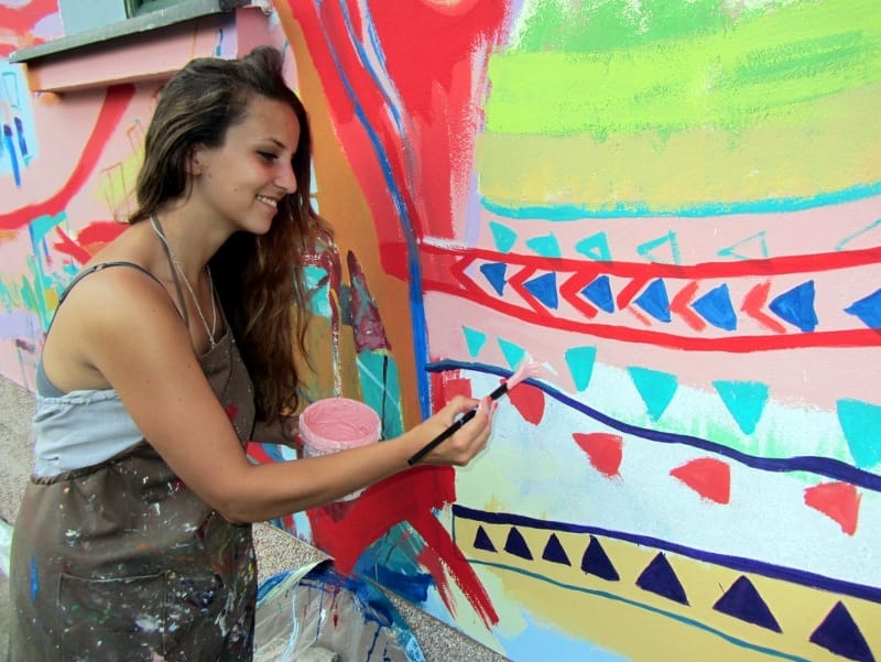 Studenti oslikali zgradu Dečjeg centra 17 Murali 2