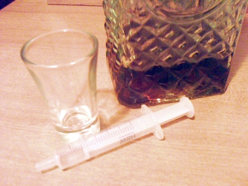 Alkoholizam i narkomanija problemi omladine 16 kosta JUZNE VESTI